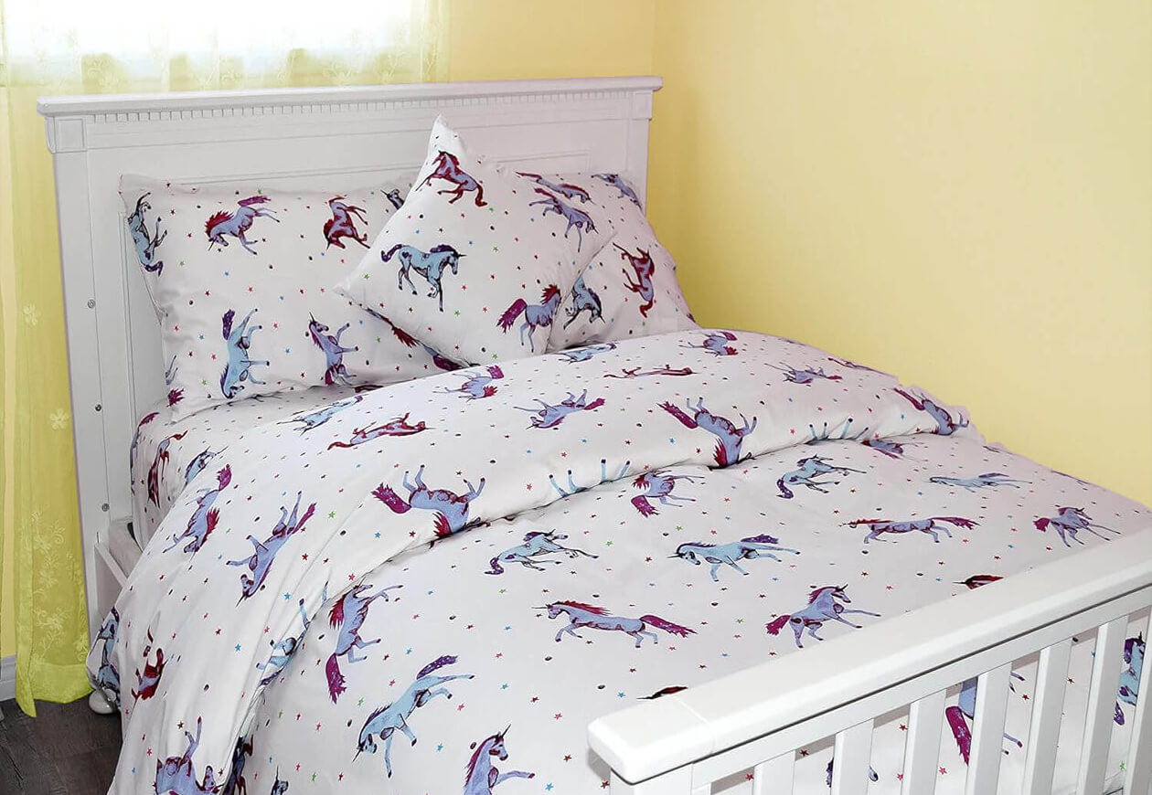 Twin Duvet Set with Unicorns Pattern